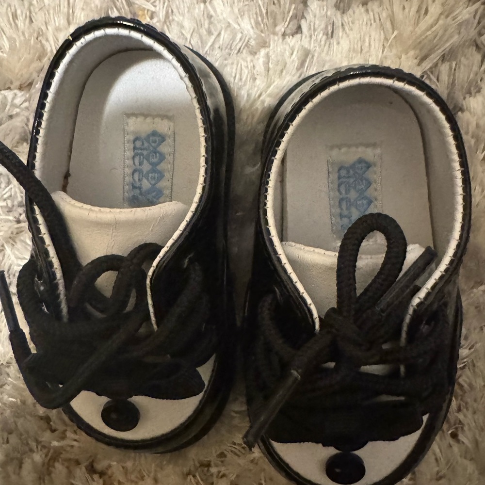 Baby Deer Black and White Sneakers for Comfort and Style